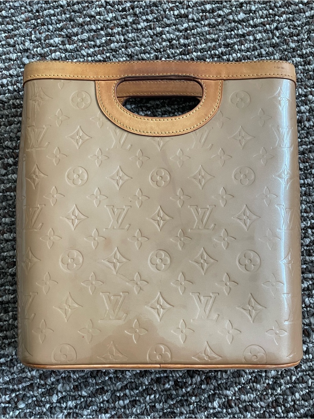 Louis Vuitton Vernis Stillwood Noisette Tan Monogram Embossed Leather Handbag